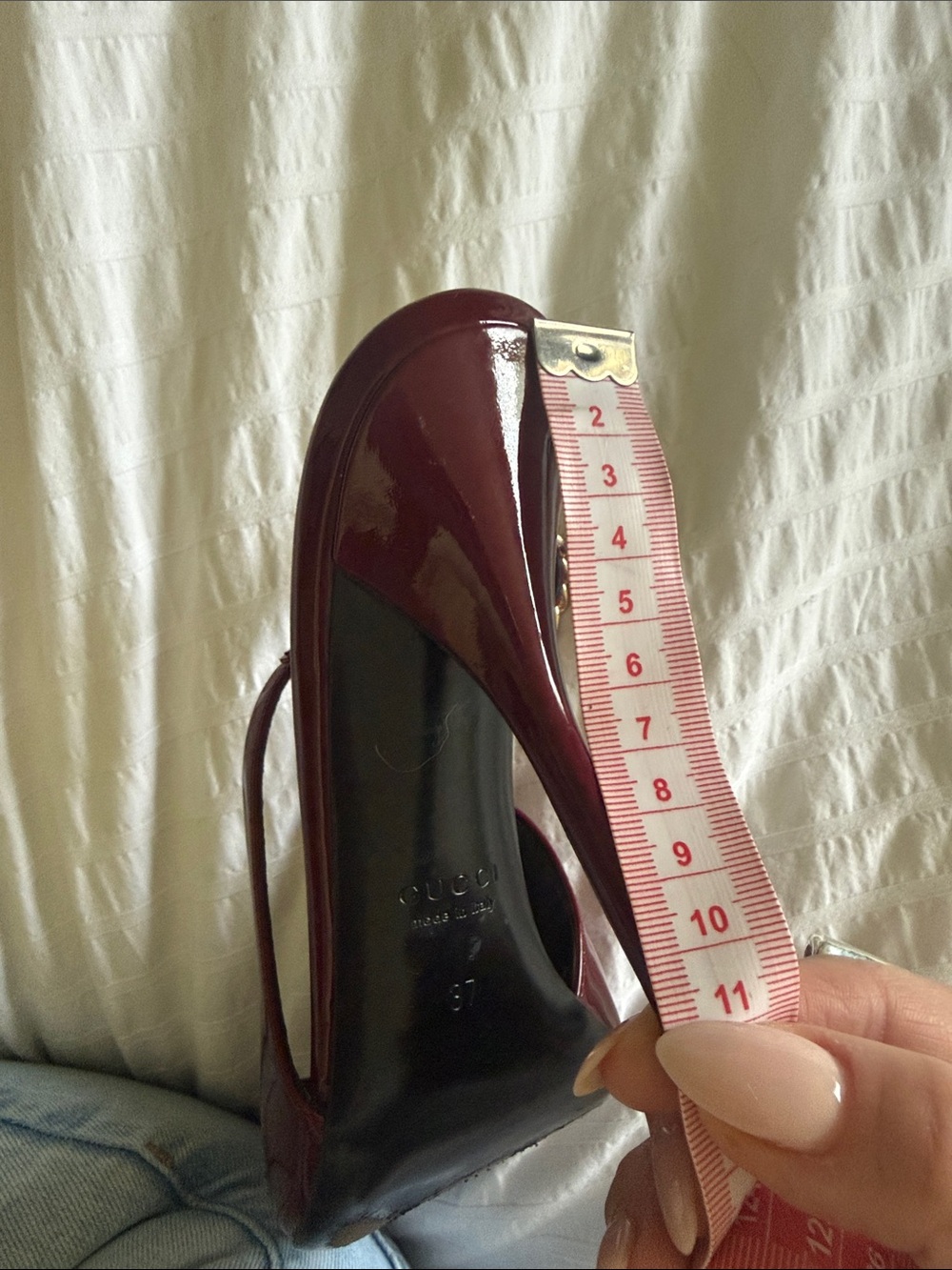 Gucci Burgundy Patent Slingback Pumps with Gold Chain Trim - Picture 5 of 5